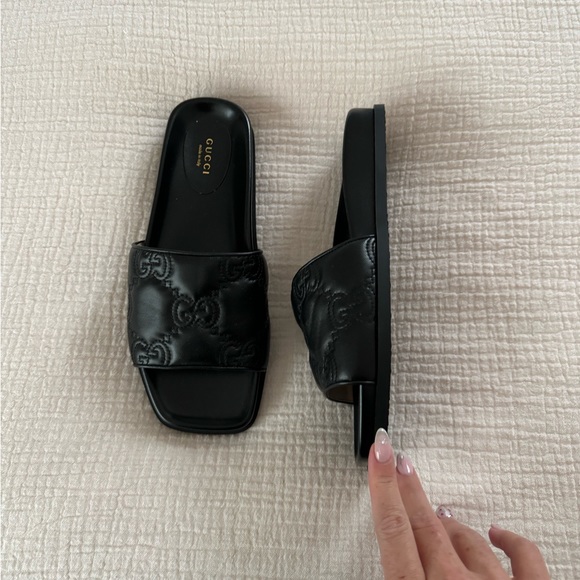 Gucci logo slides - Picture 2 of 7
